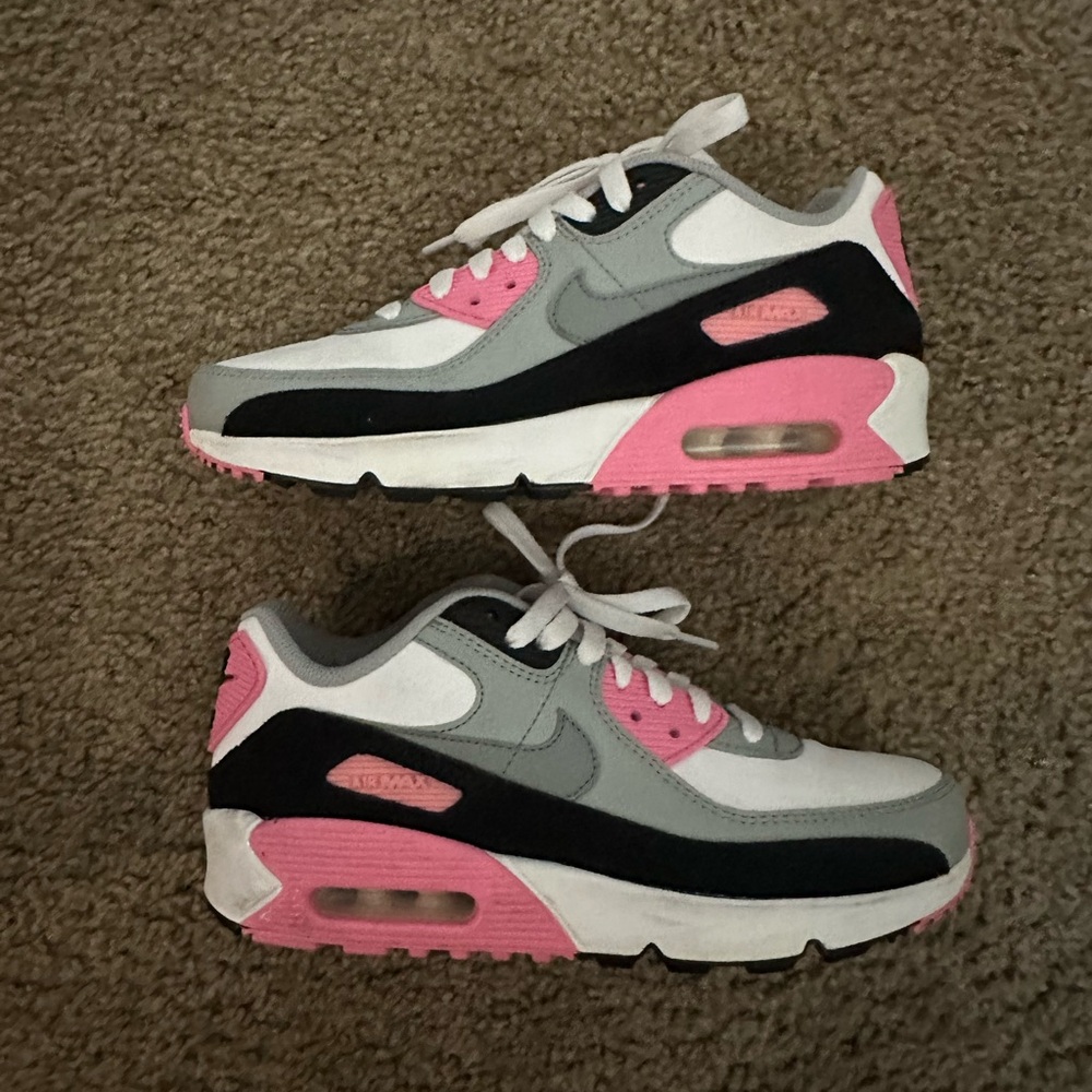 Women’s/Grade school Nike Air Max 90
